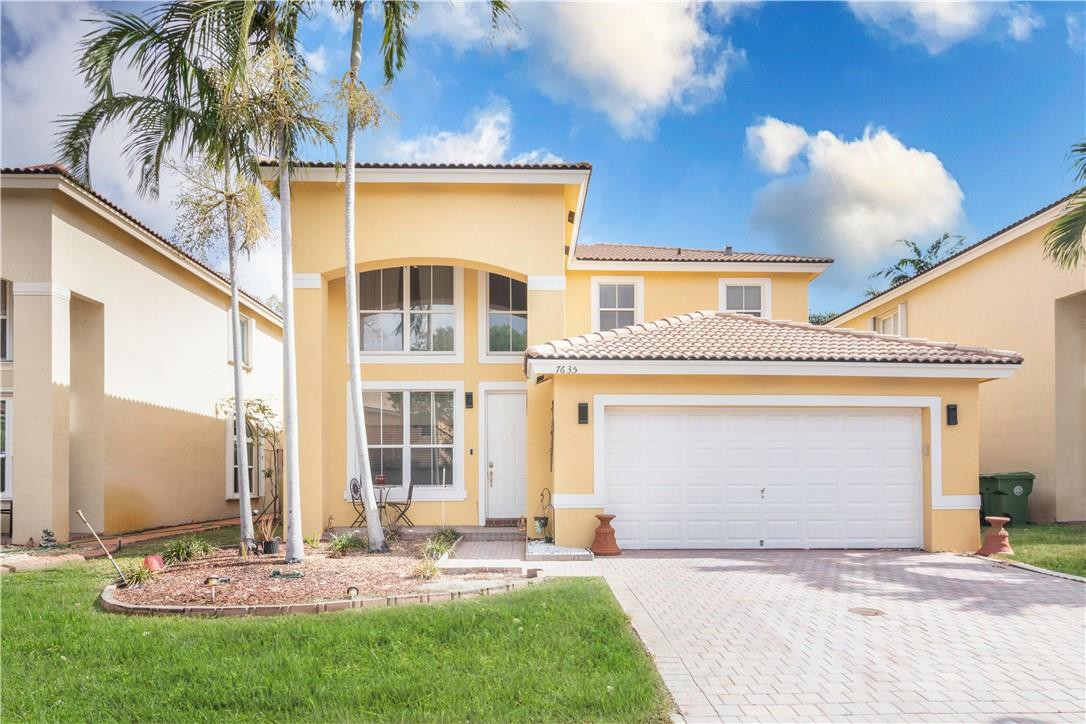 Pembroke Pines photo 1