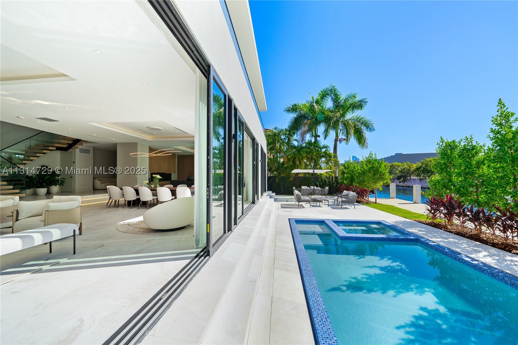 North Miami Beach photo 2