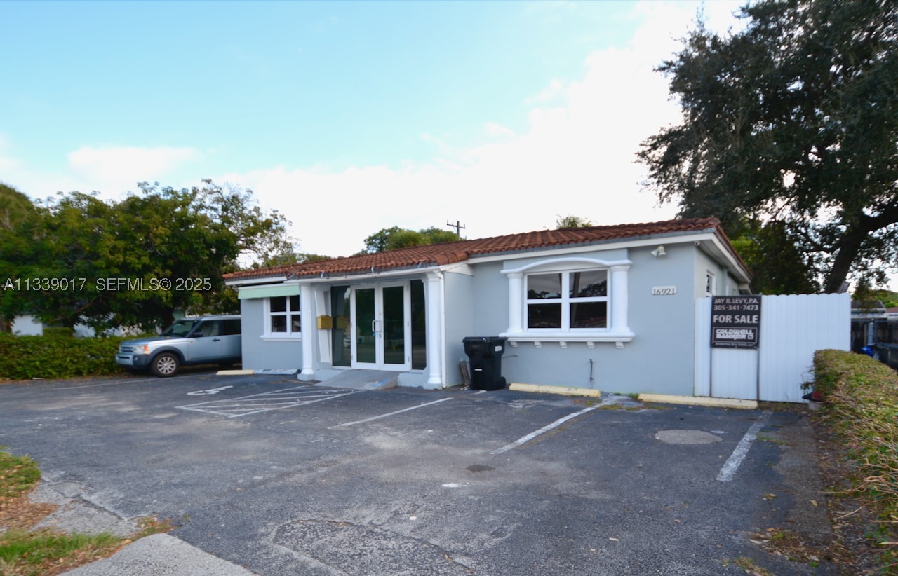 North Miami Beach photo 2