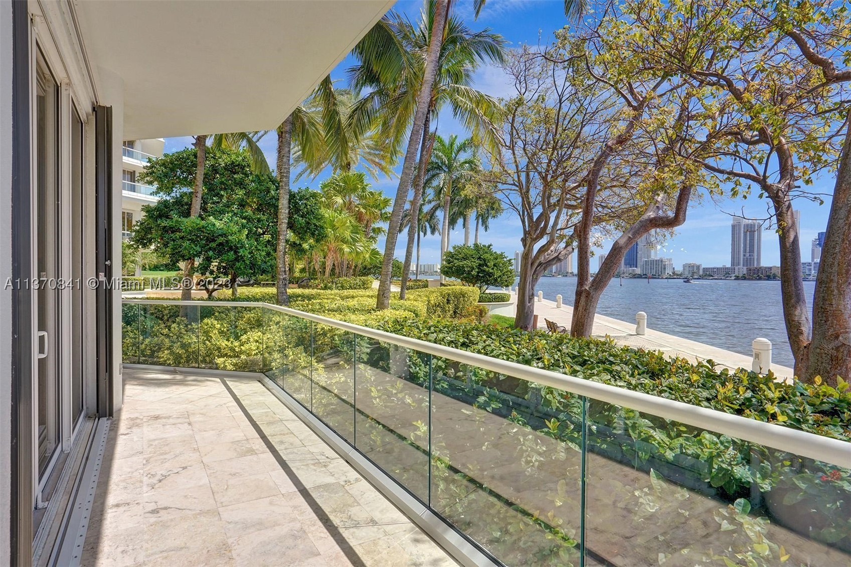 Aventura photo 2