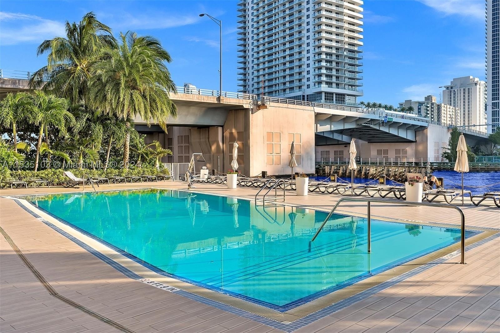 Hallandale Beach photo 2