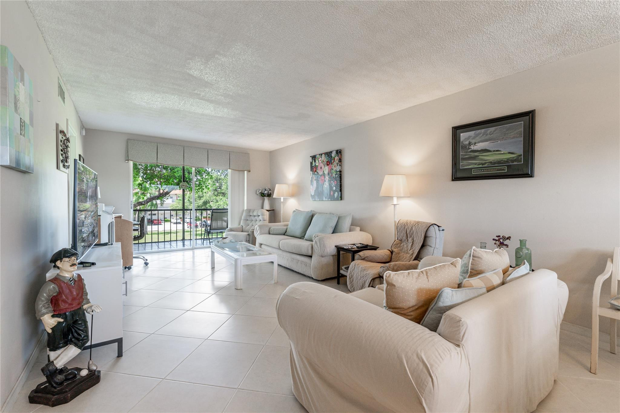 Pembroke Pines photo 1
