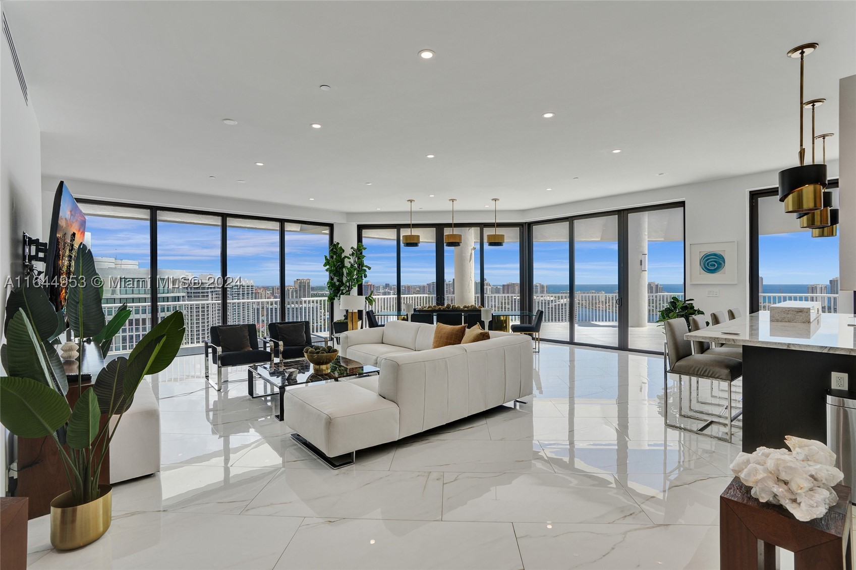 Aventura photo 1