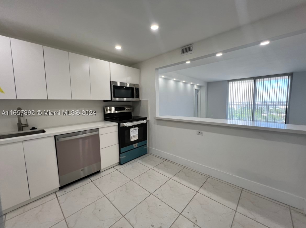 North Miami photo 3