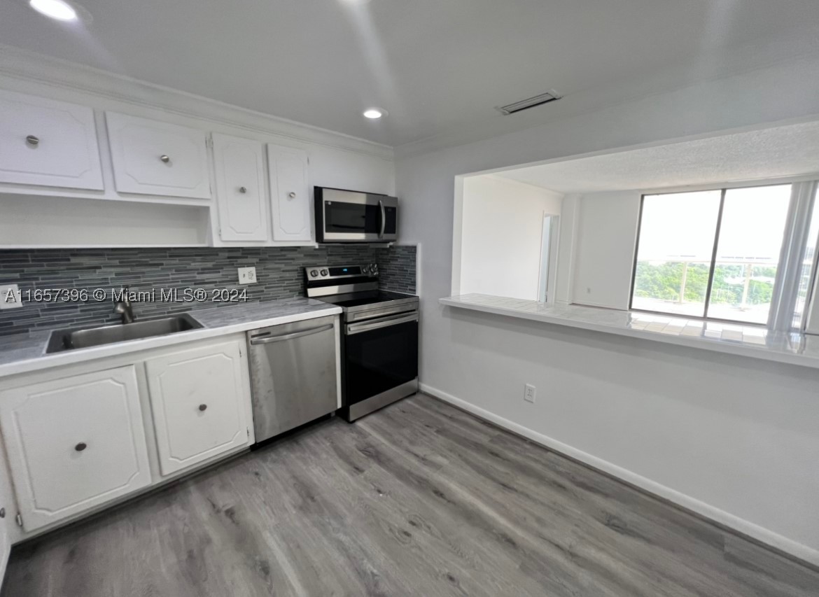 North Miami photo 3