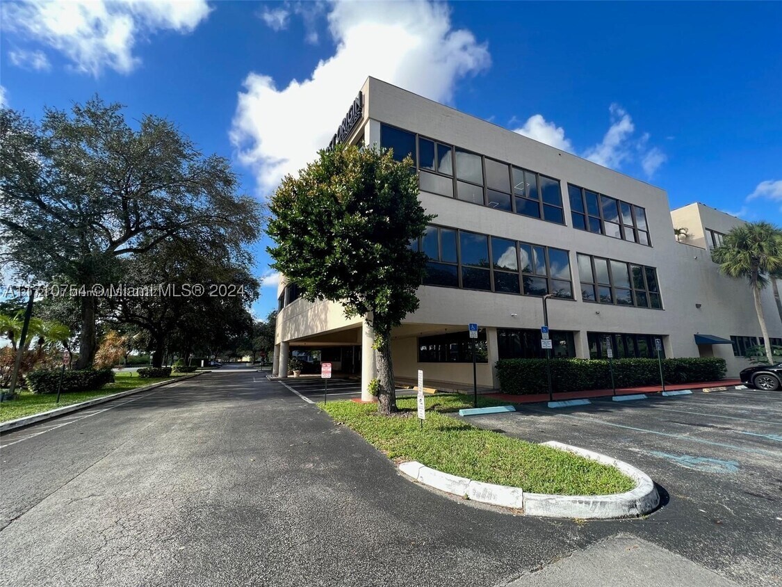 Miami Lakes photo 4