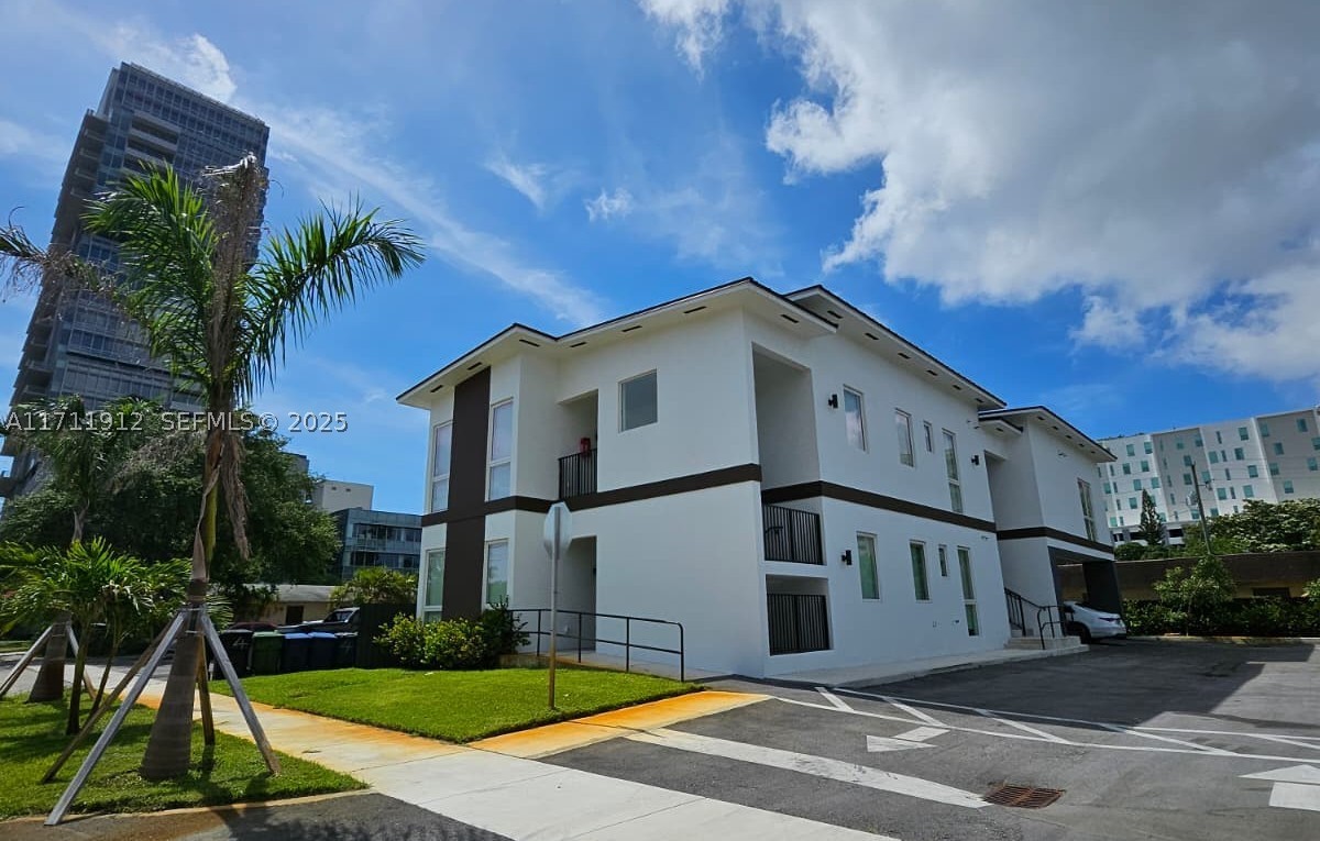 Hallandale Beach photo 1