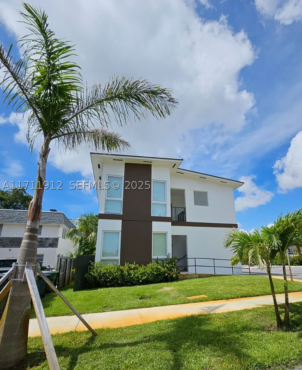 Hallandale Beach photo 3