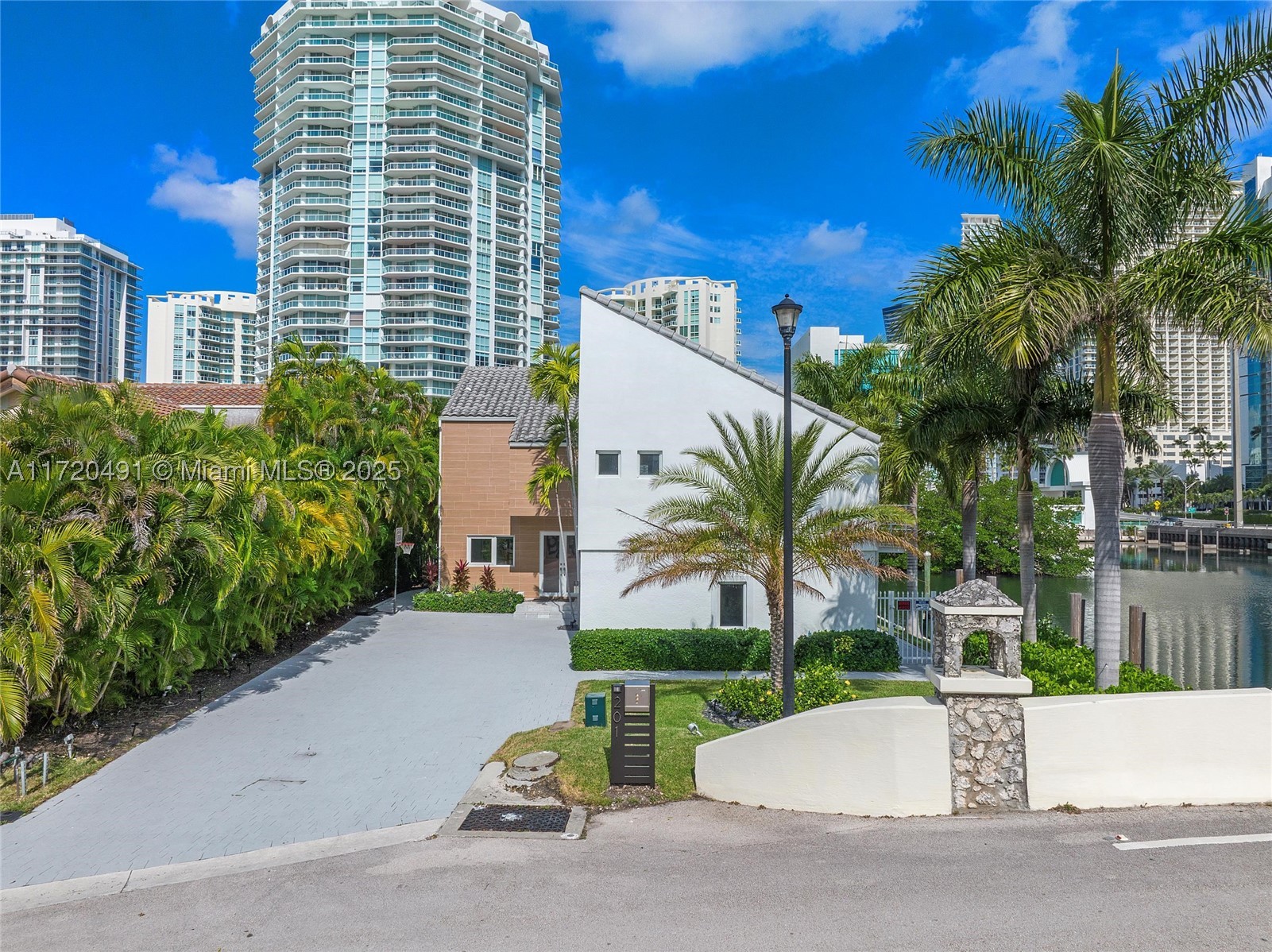 Sunny Isles Beach photo 2