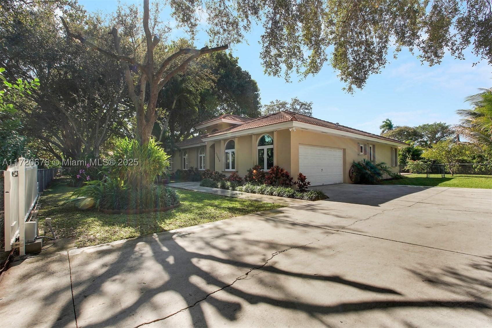 Pinecrest photo 2