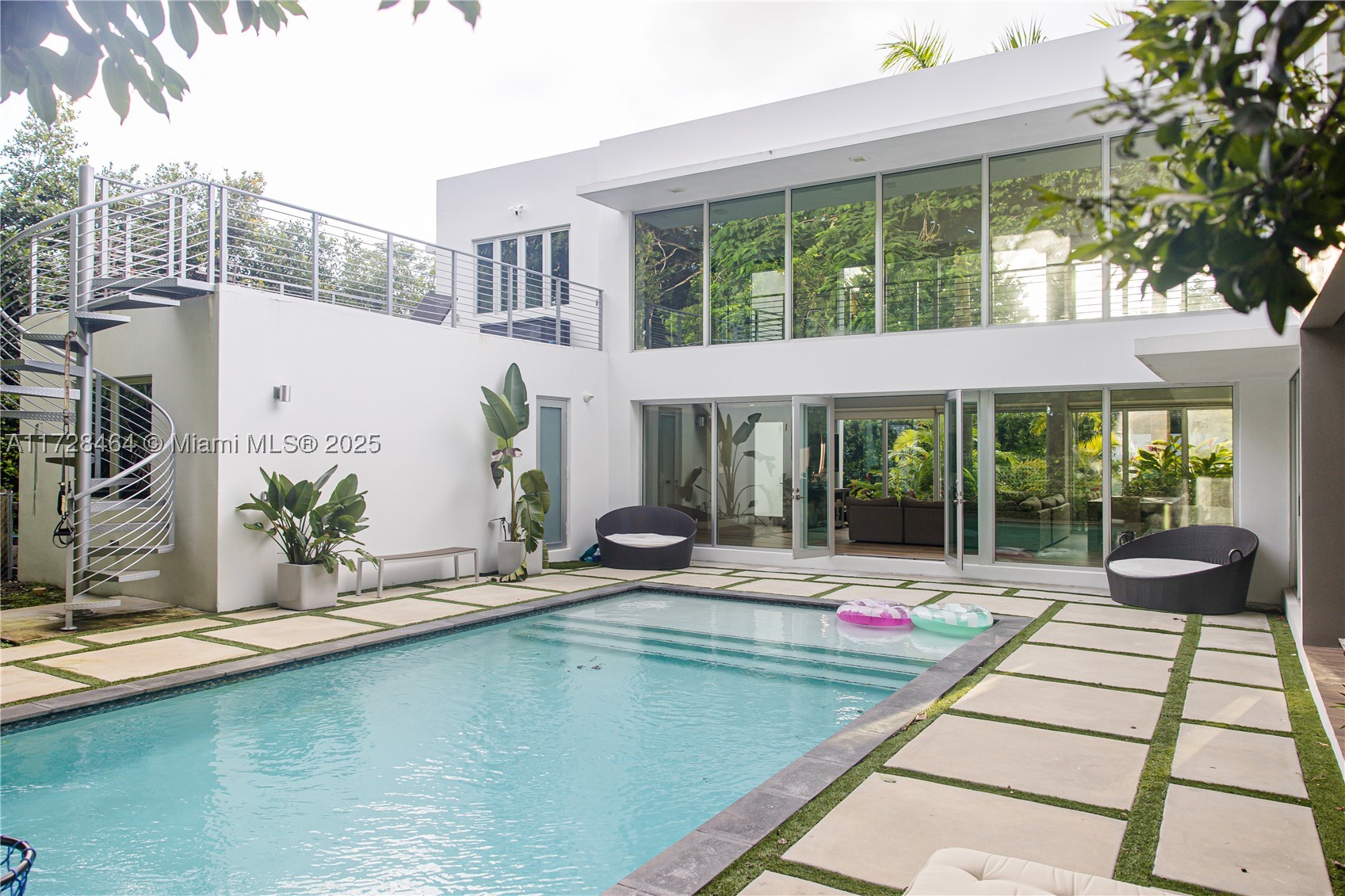 South Miami photo 3