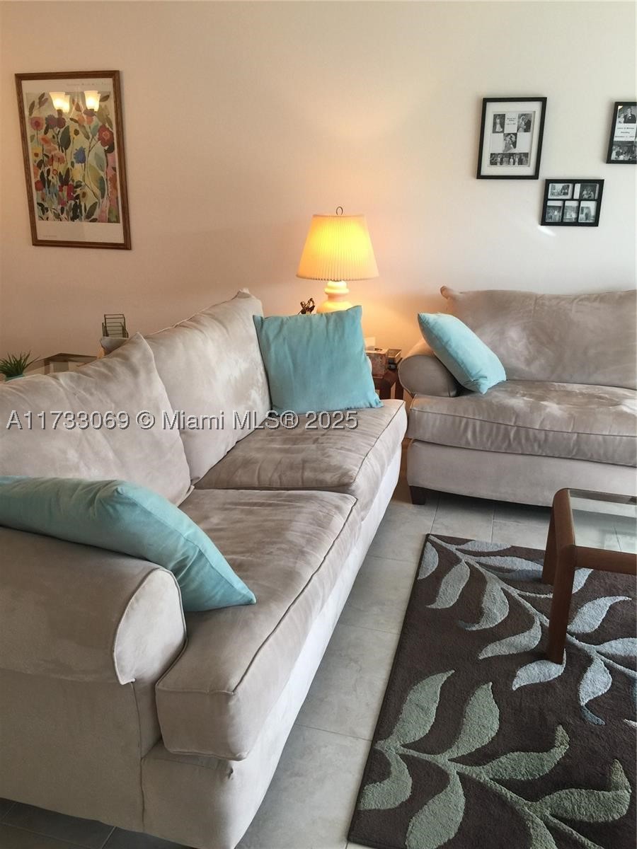 Pembroke Pines photo 2