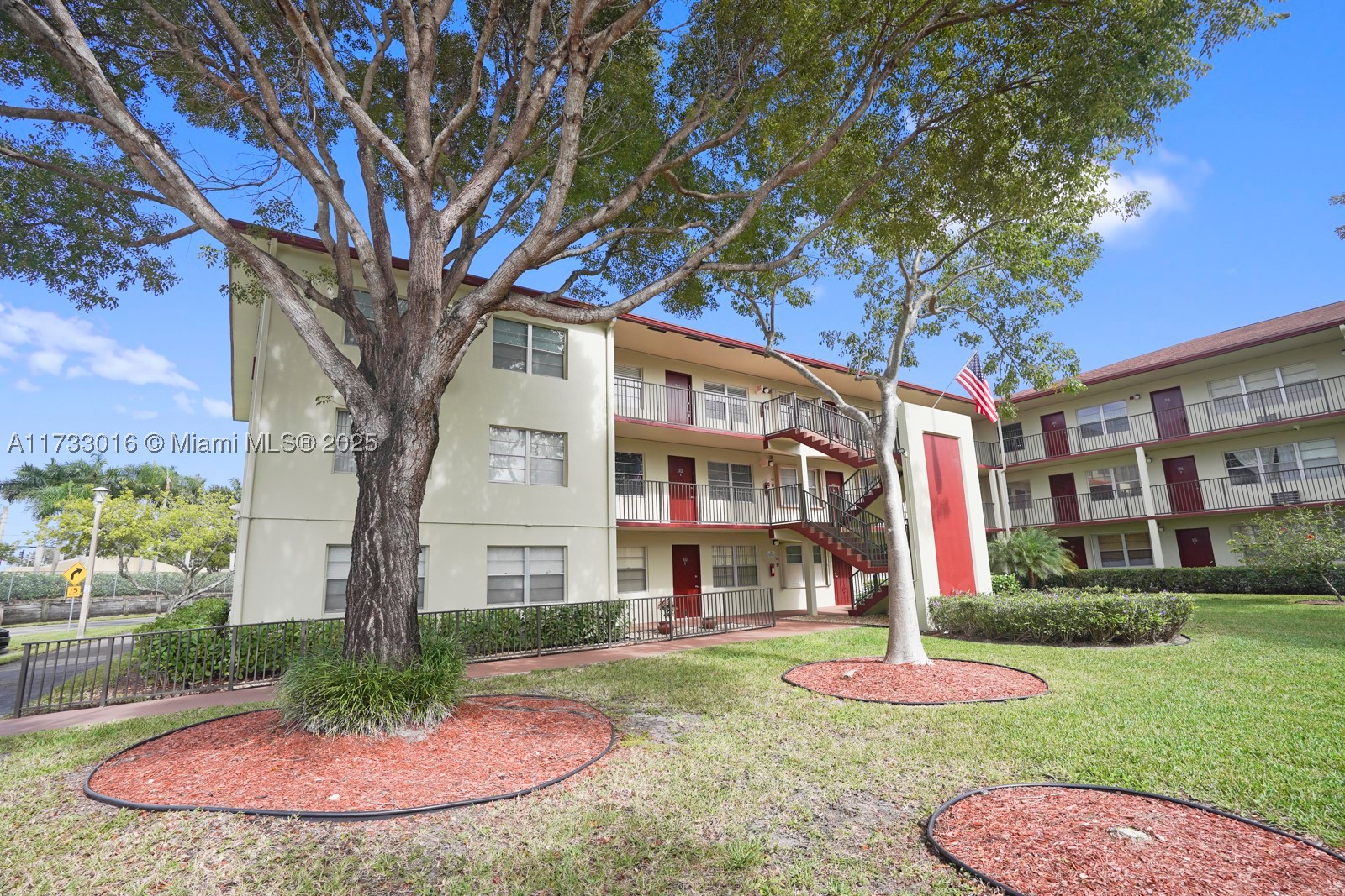 Pembroke Pines photo 2