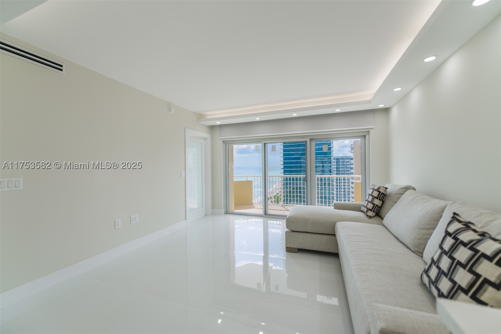 Hallandale Beach photo 4