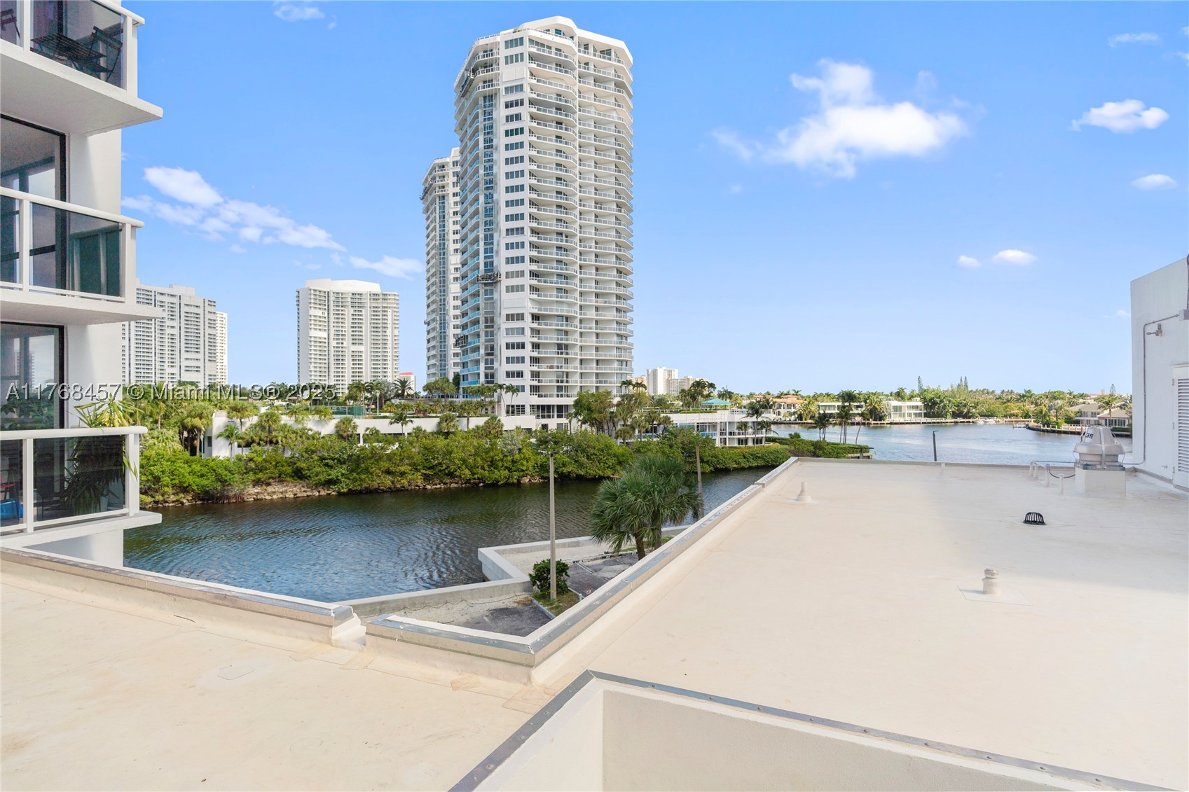 Aventura photo 1