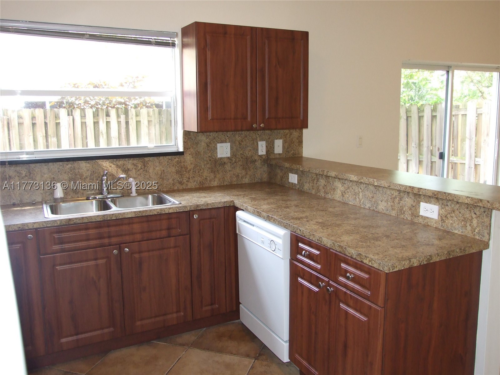 Miramar photo 3