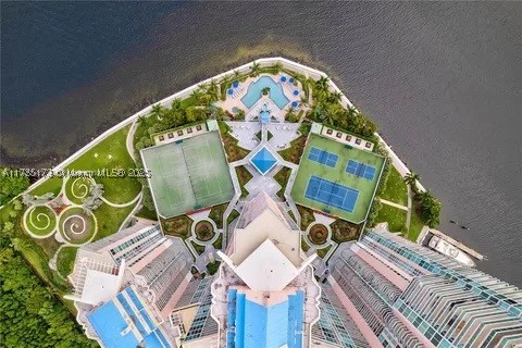 Aventura photo 3