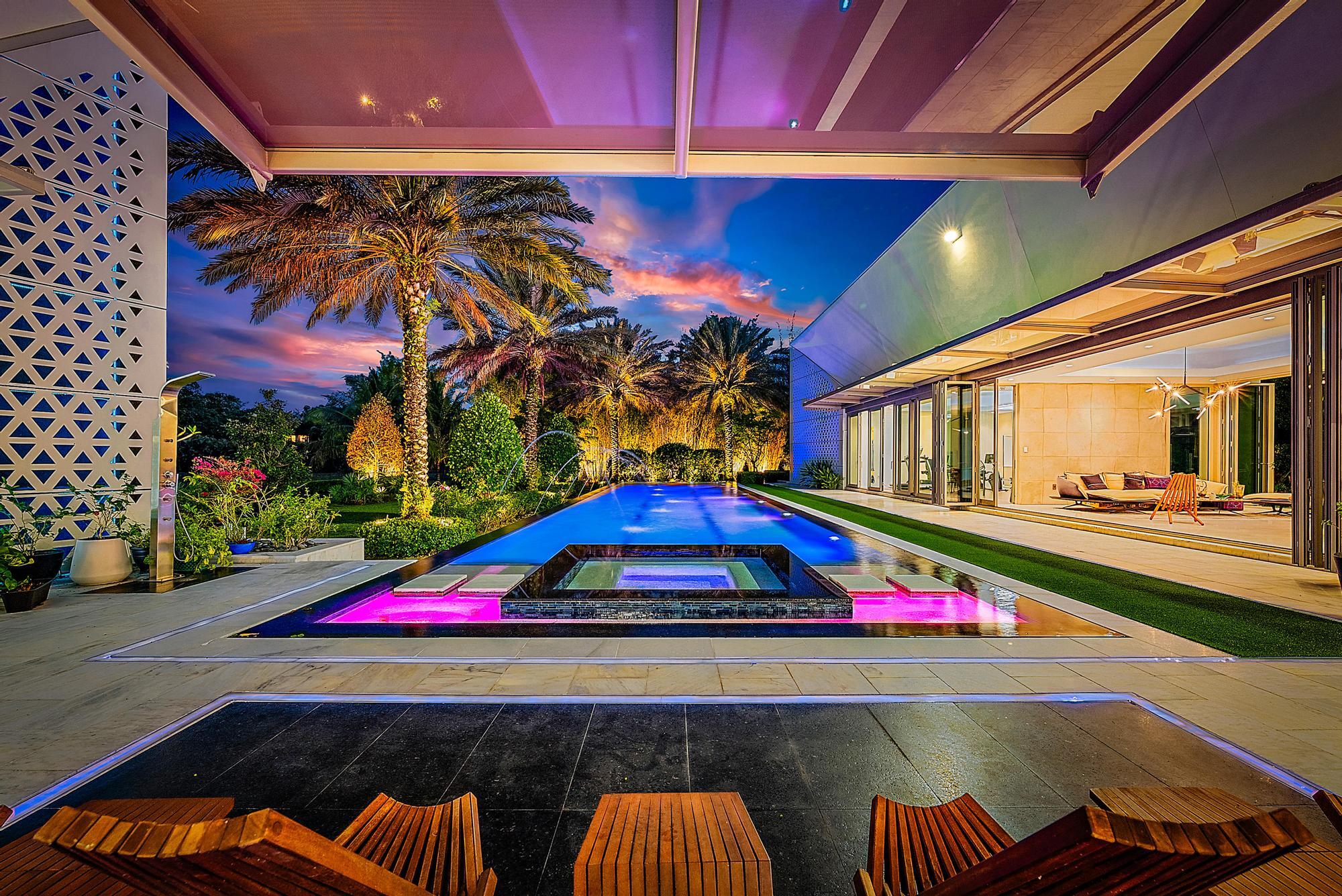 Palm Beach Gardens photo 1
