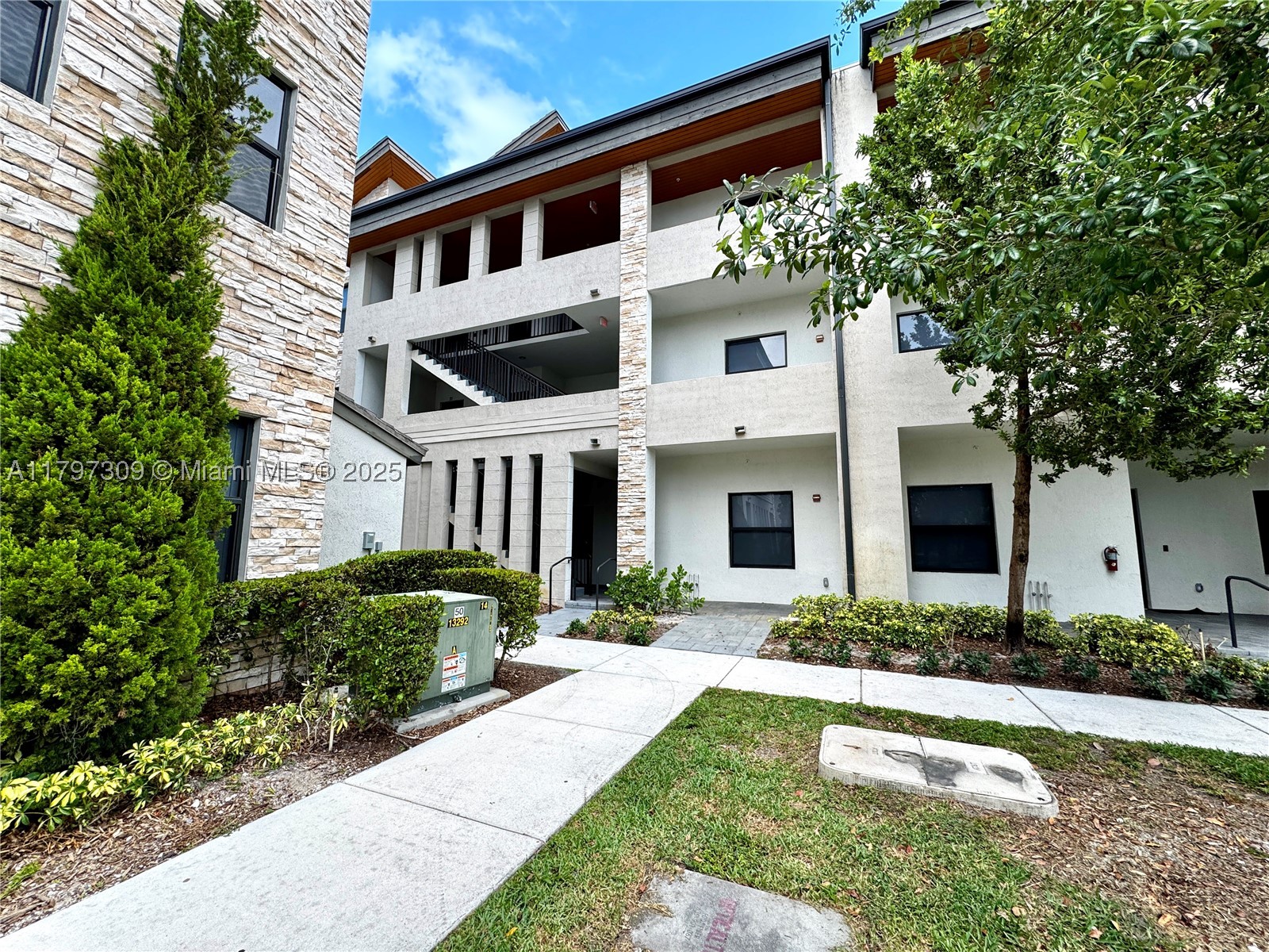 Doral photo 2