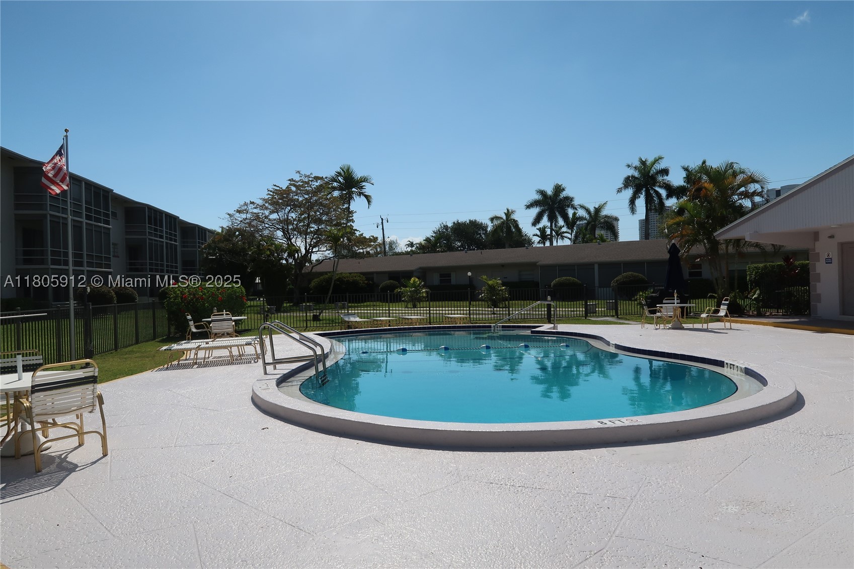 Hallandale Beach photo 2