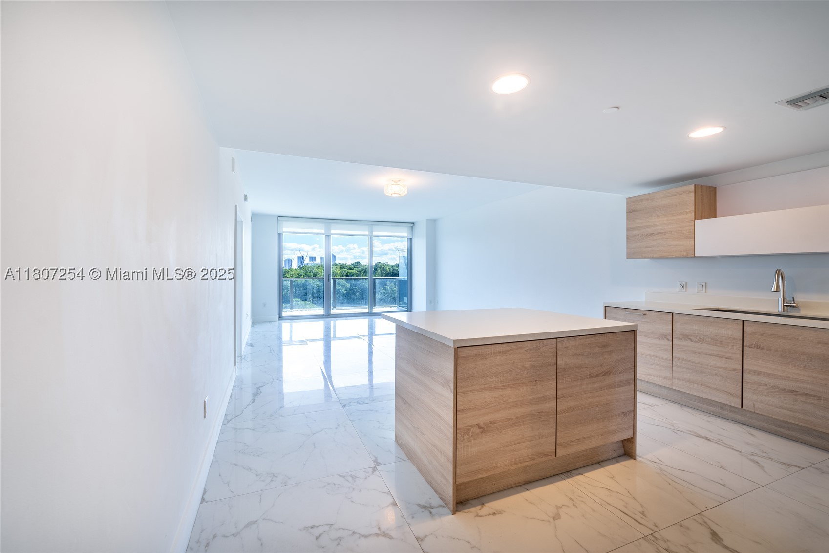 North Miami Beach photo 2