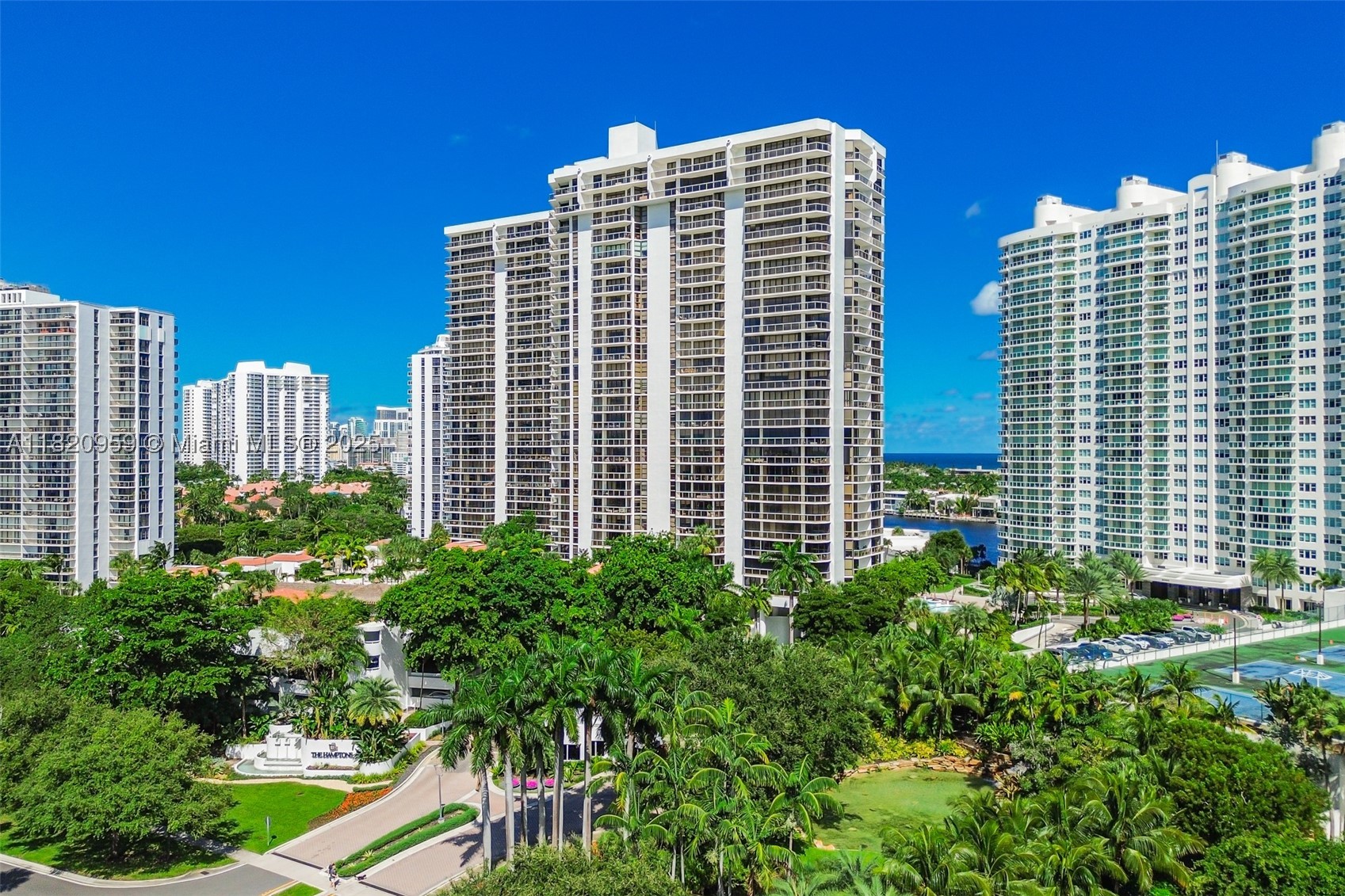 Aventura photo 2