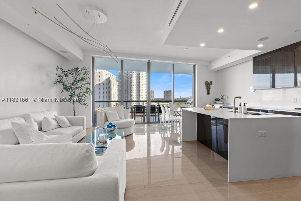 Aventura photo 3