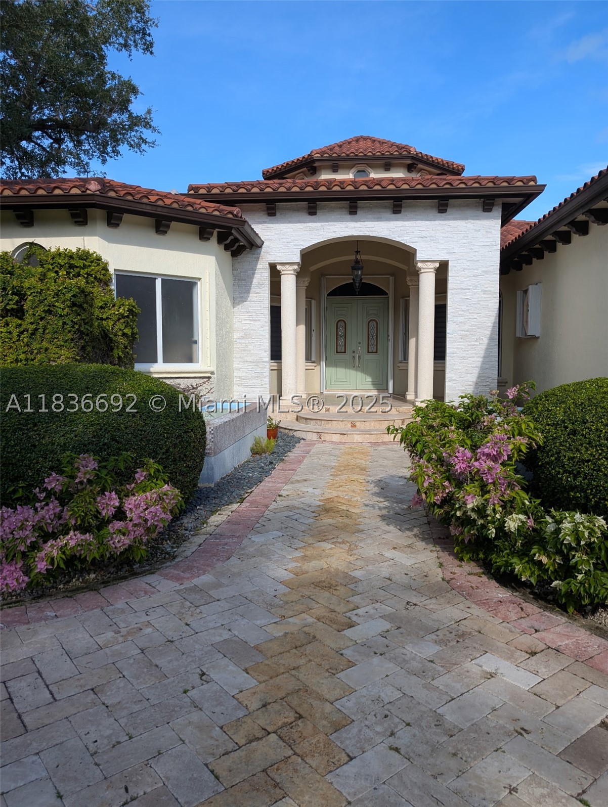 Pinecrest photo 4