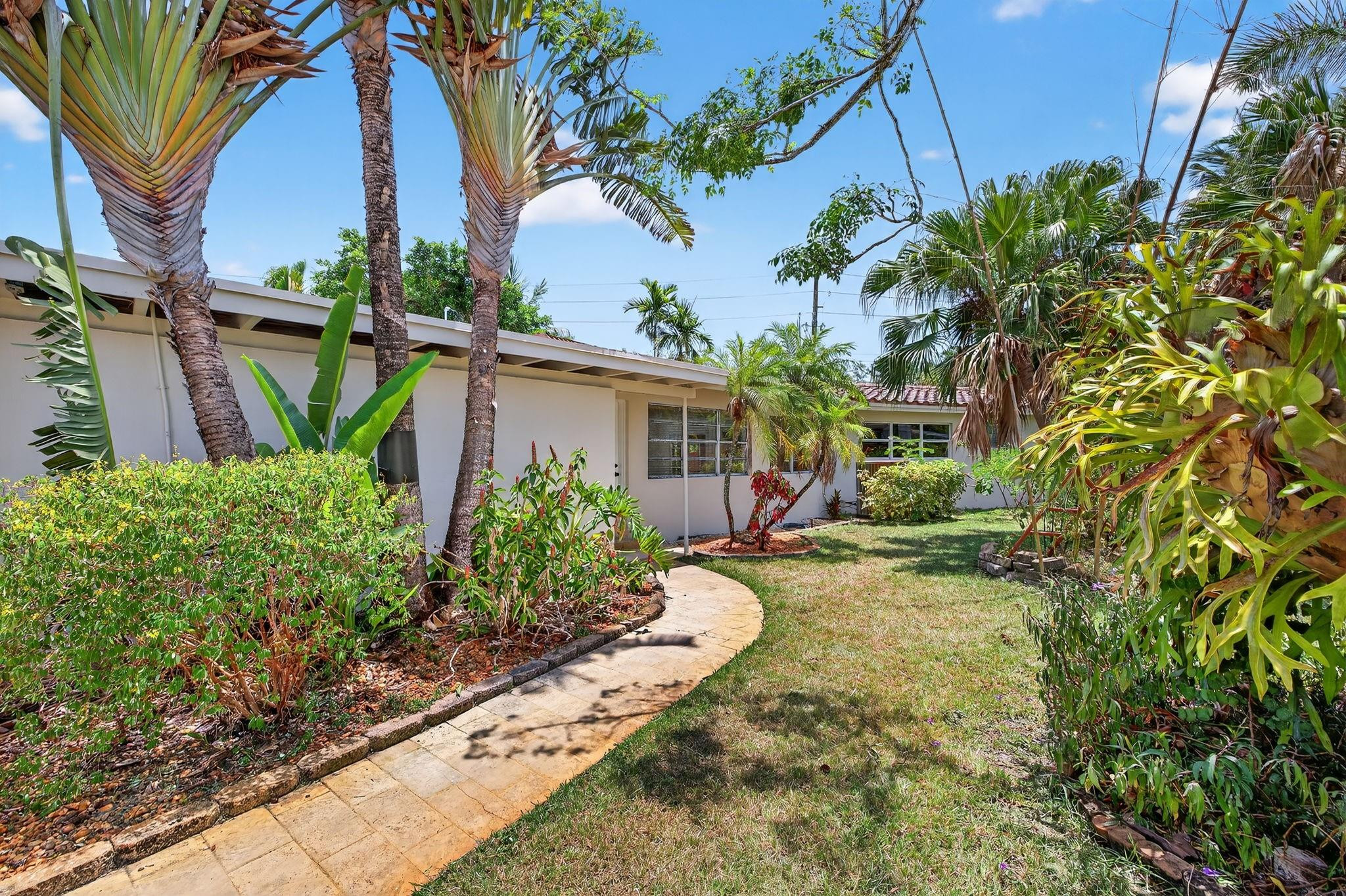 Wilton Manors photo 2