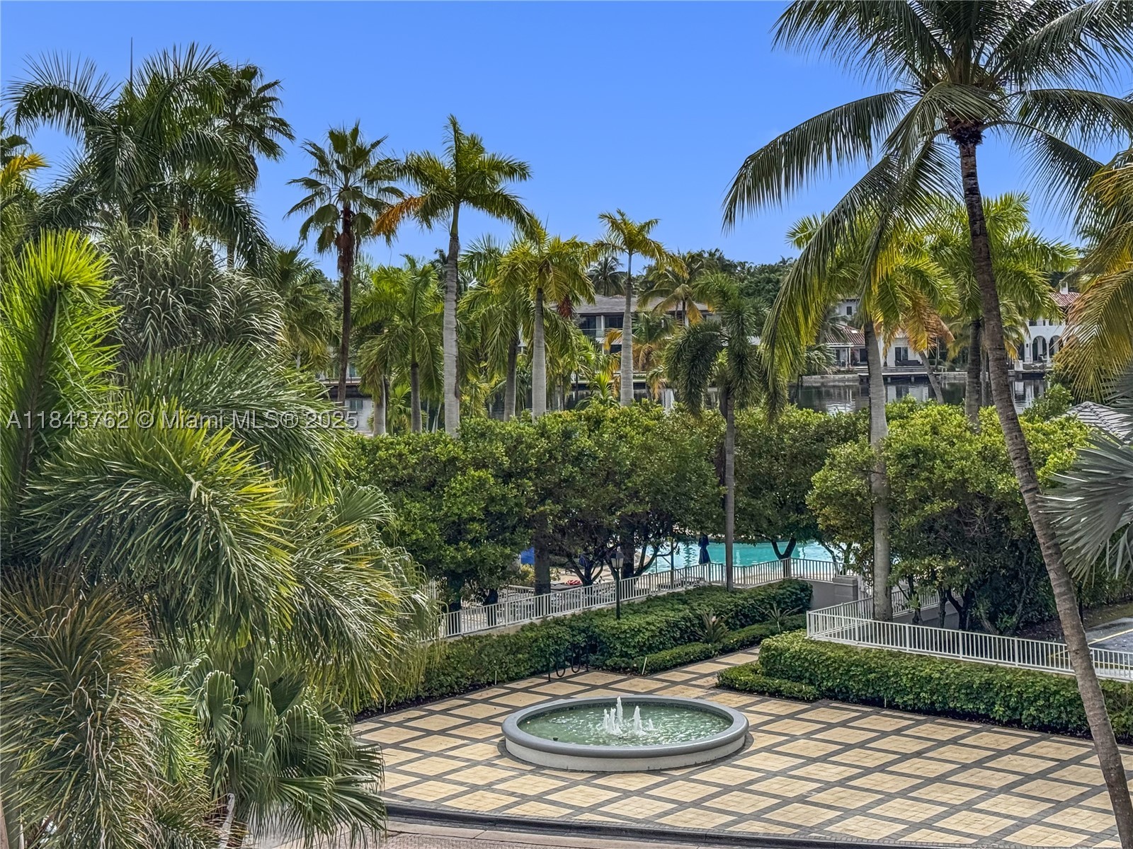 Aventura photo 2