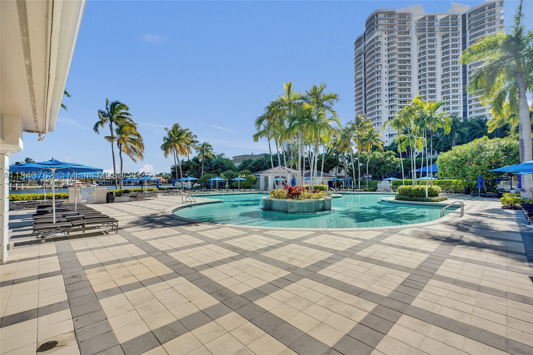 Aventura photo 4