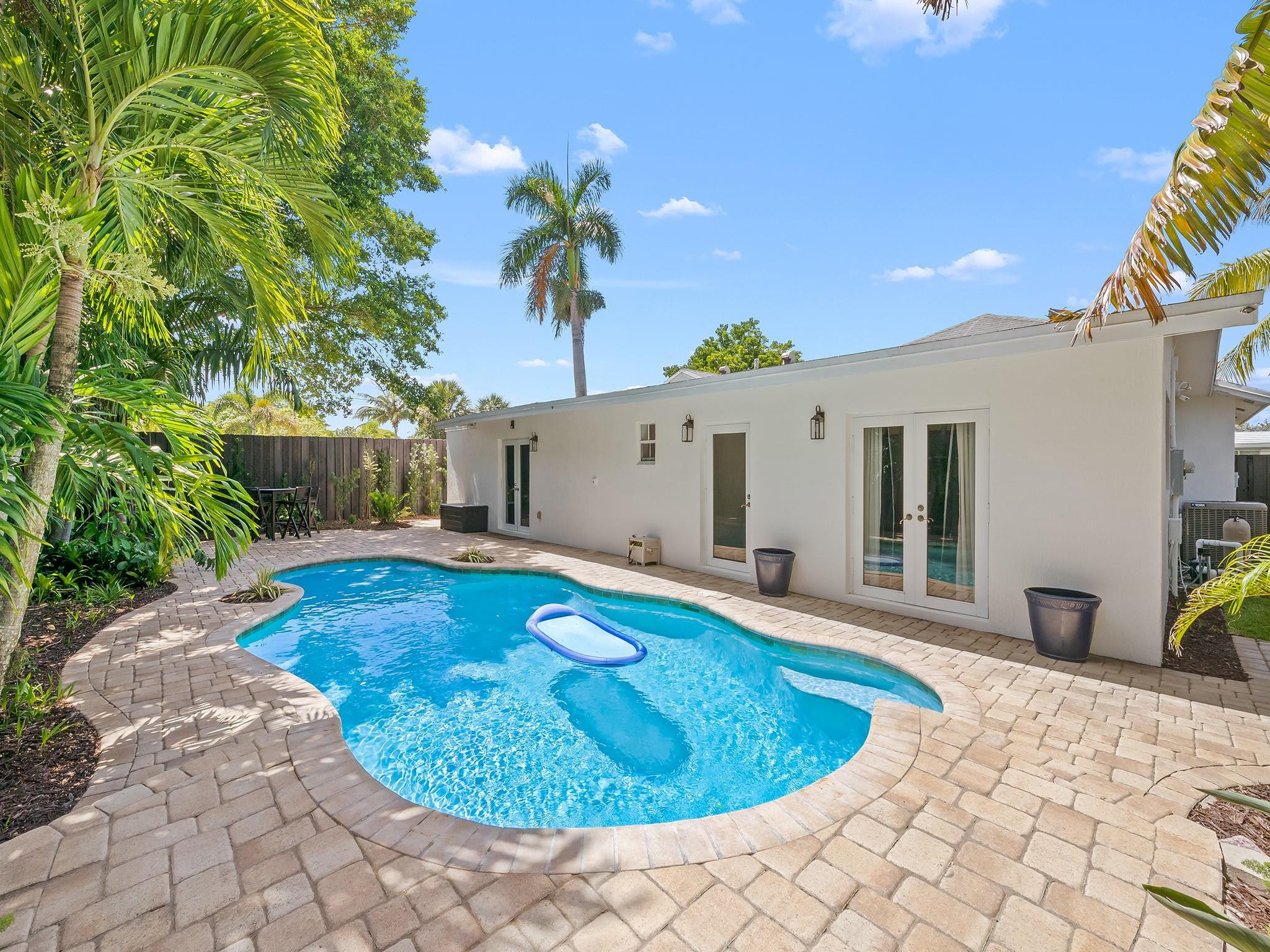 Wilton Manors photo 4