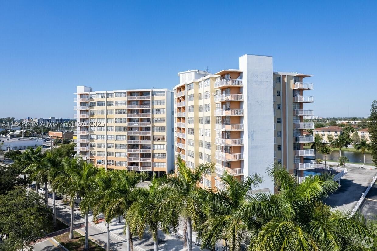 North Miami Beach photo 2