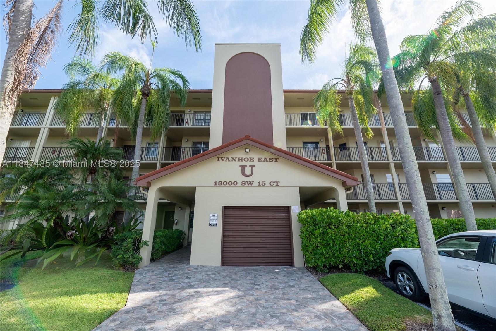 Pembroke Pines photo 1