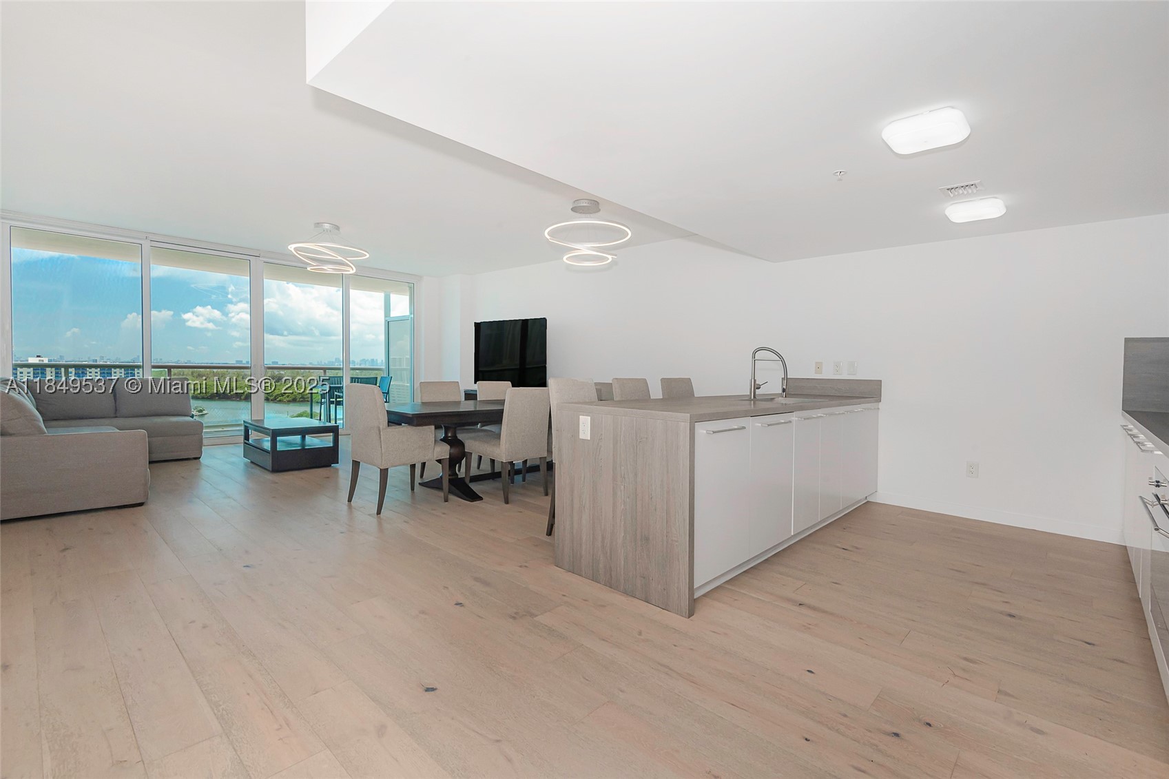 Sunny Isles Beach photo 1