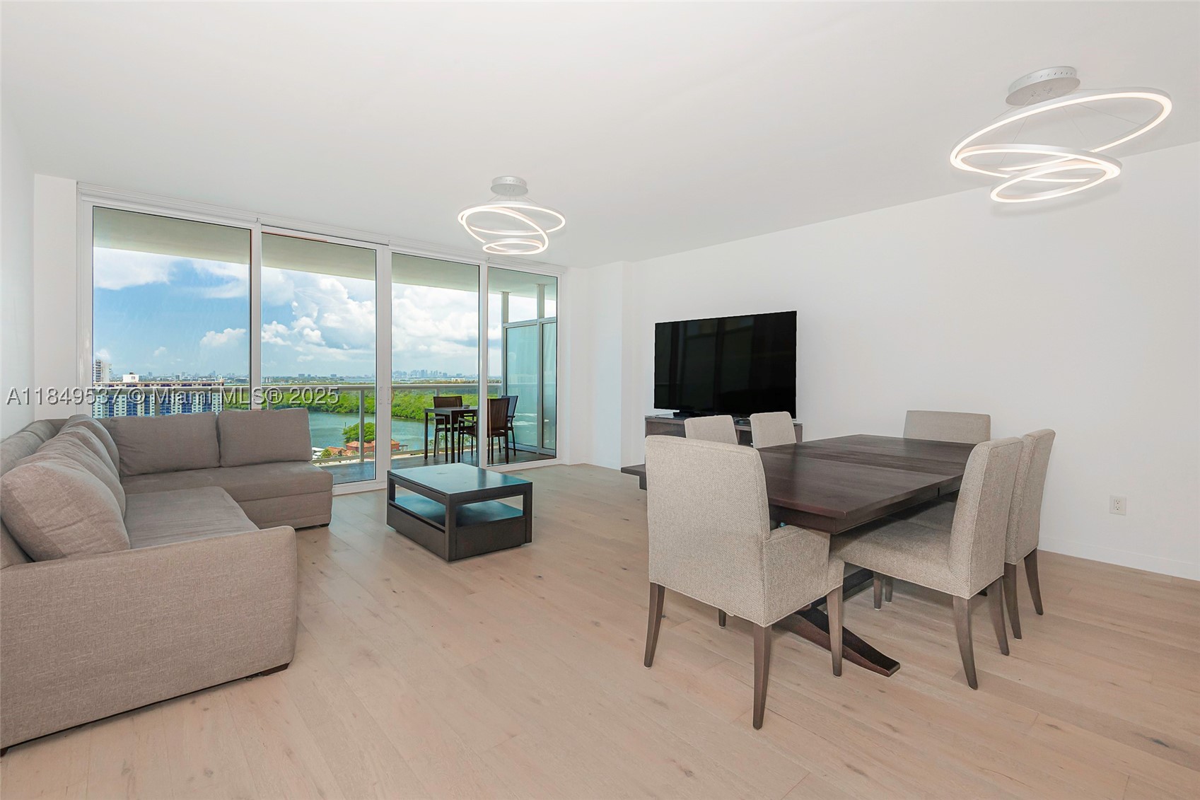 Sunny Isles Beach photo 2