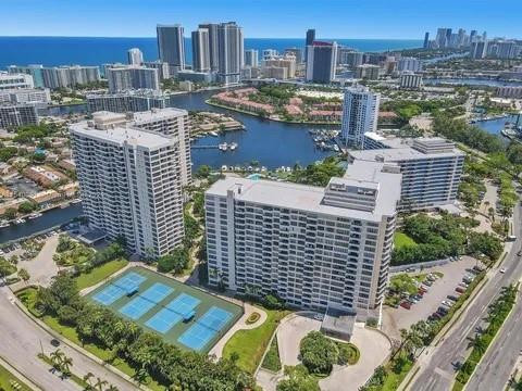 Hallandale Beach photo 2
