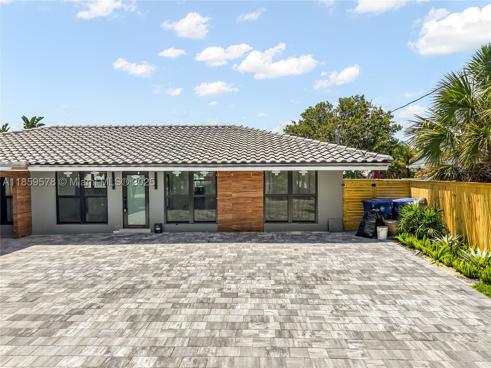 Wilton Manors photo 2