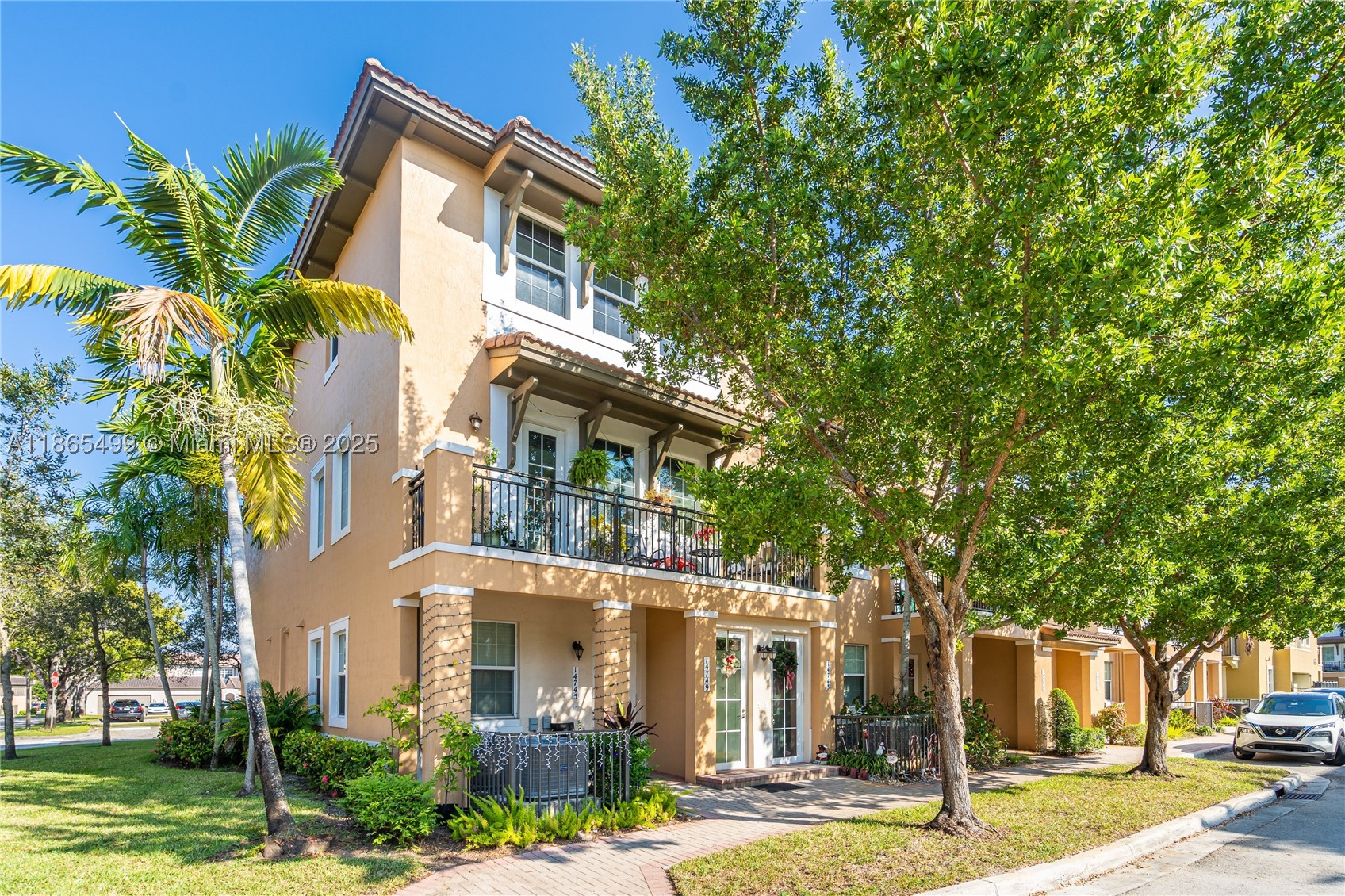 Pembroke Pines photo 2