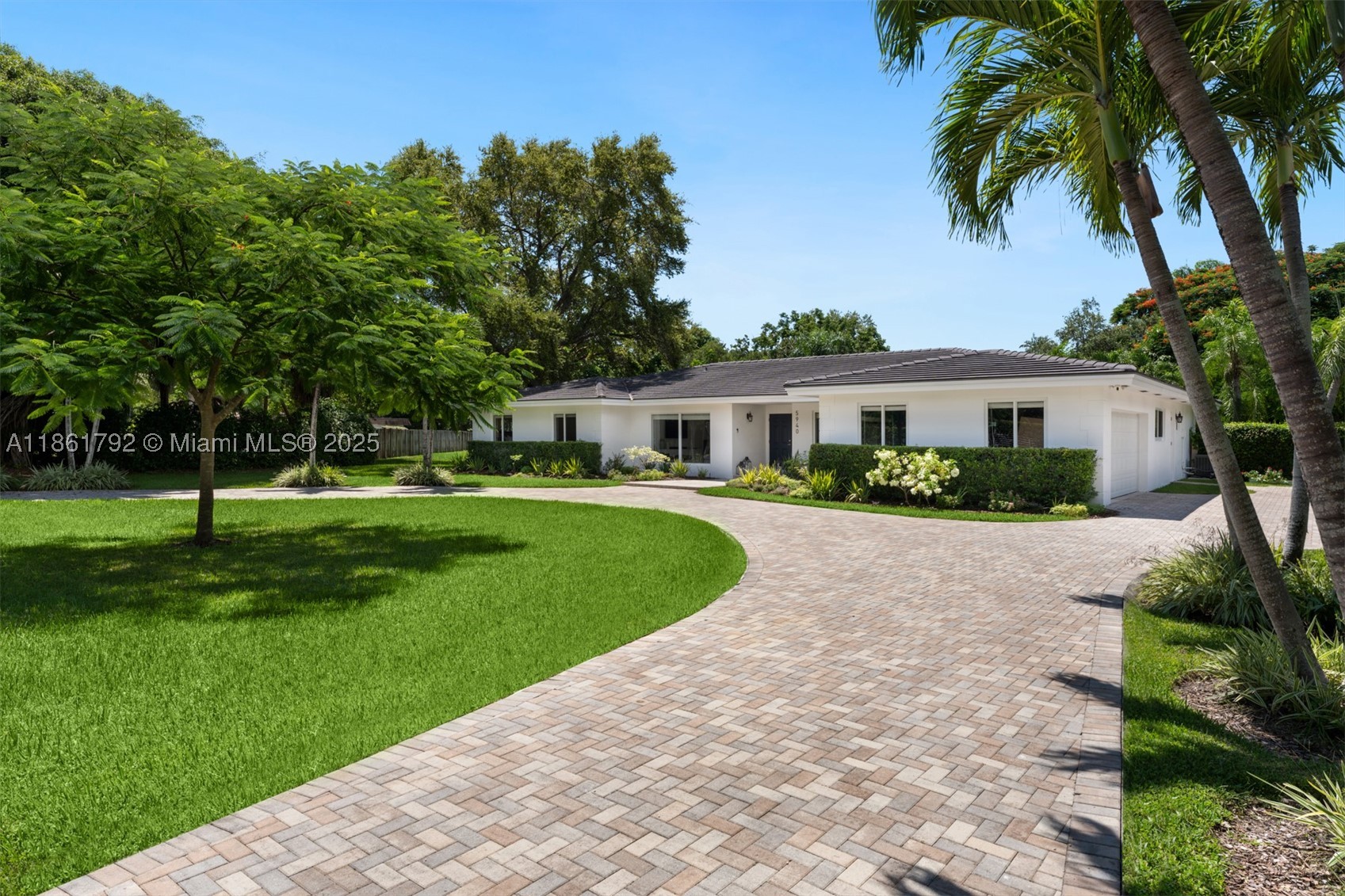 Pinecrest photo 1