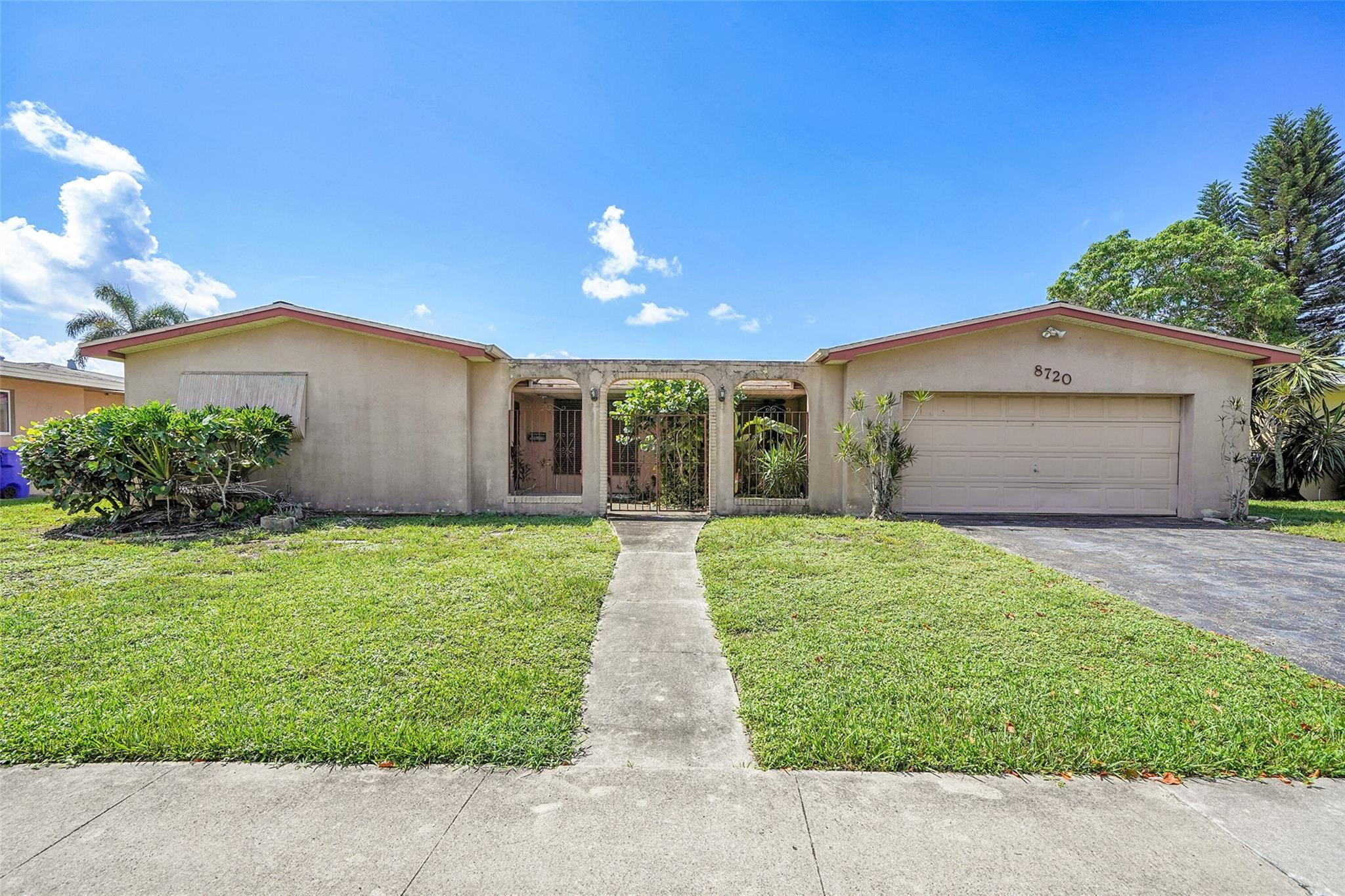Pembroke Pines photo 2