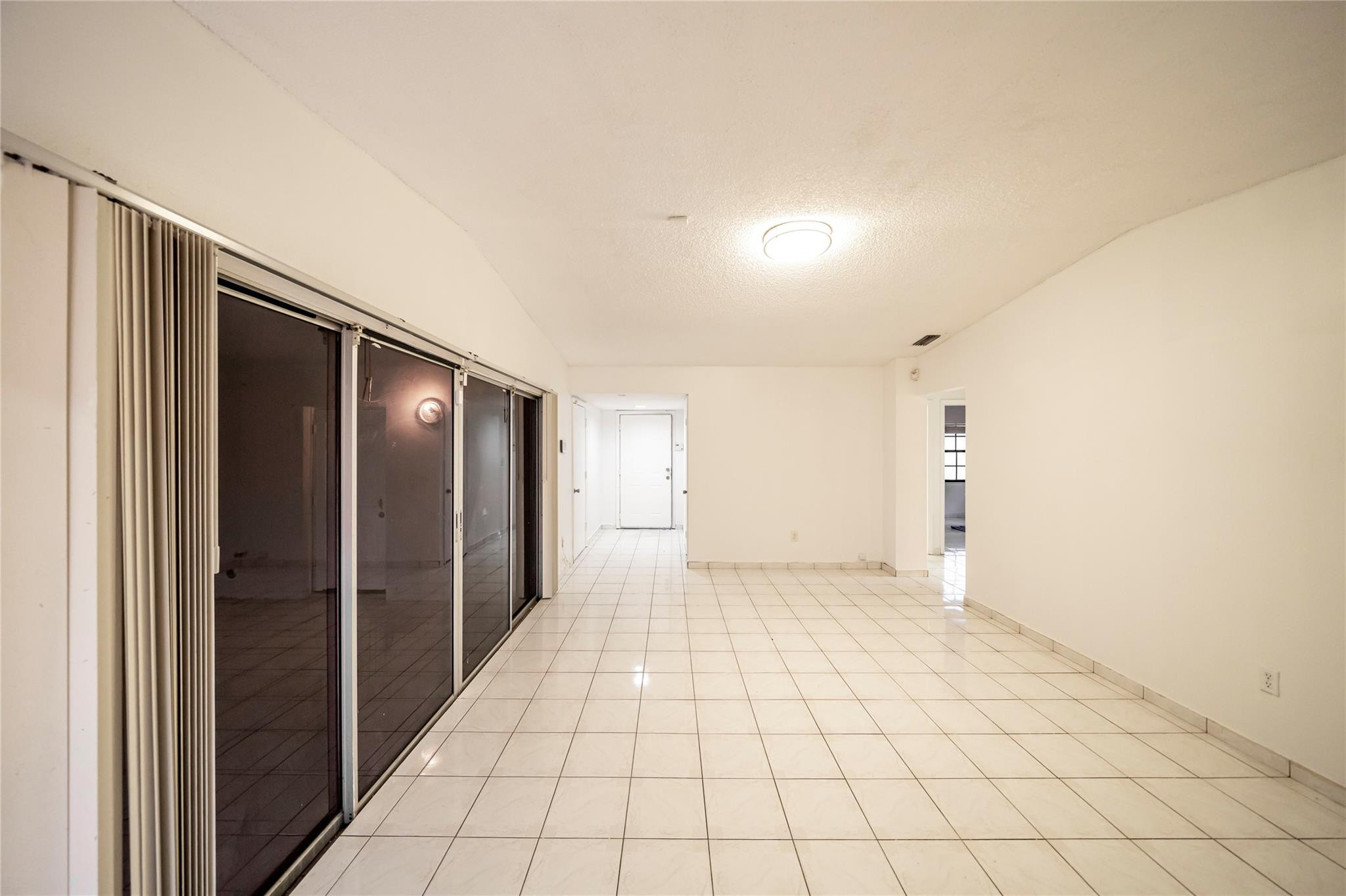 Miramar photo 5