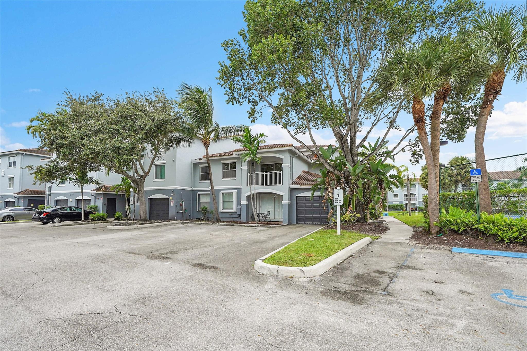 Pembroke Pines photo 1