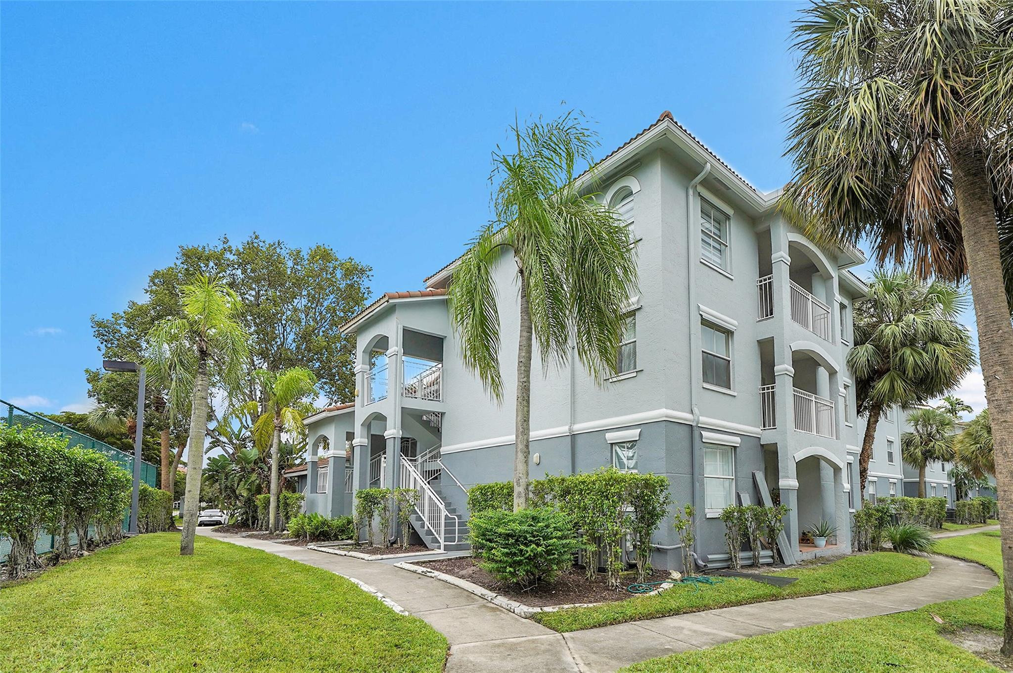 Pembroke Pines photo 2
