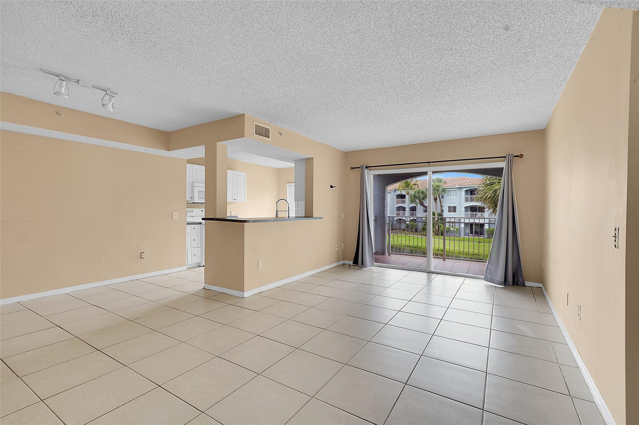 Pembroke Pines photo 4