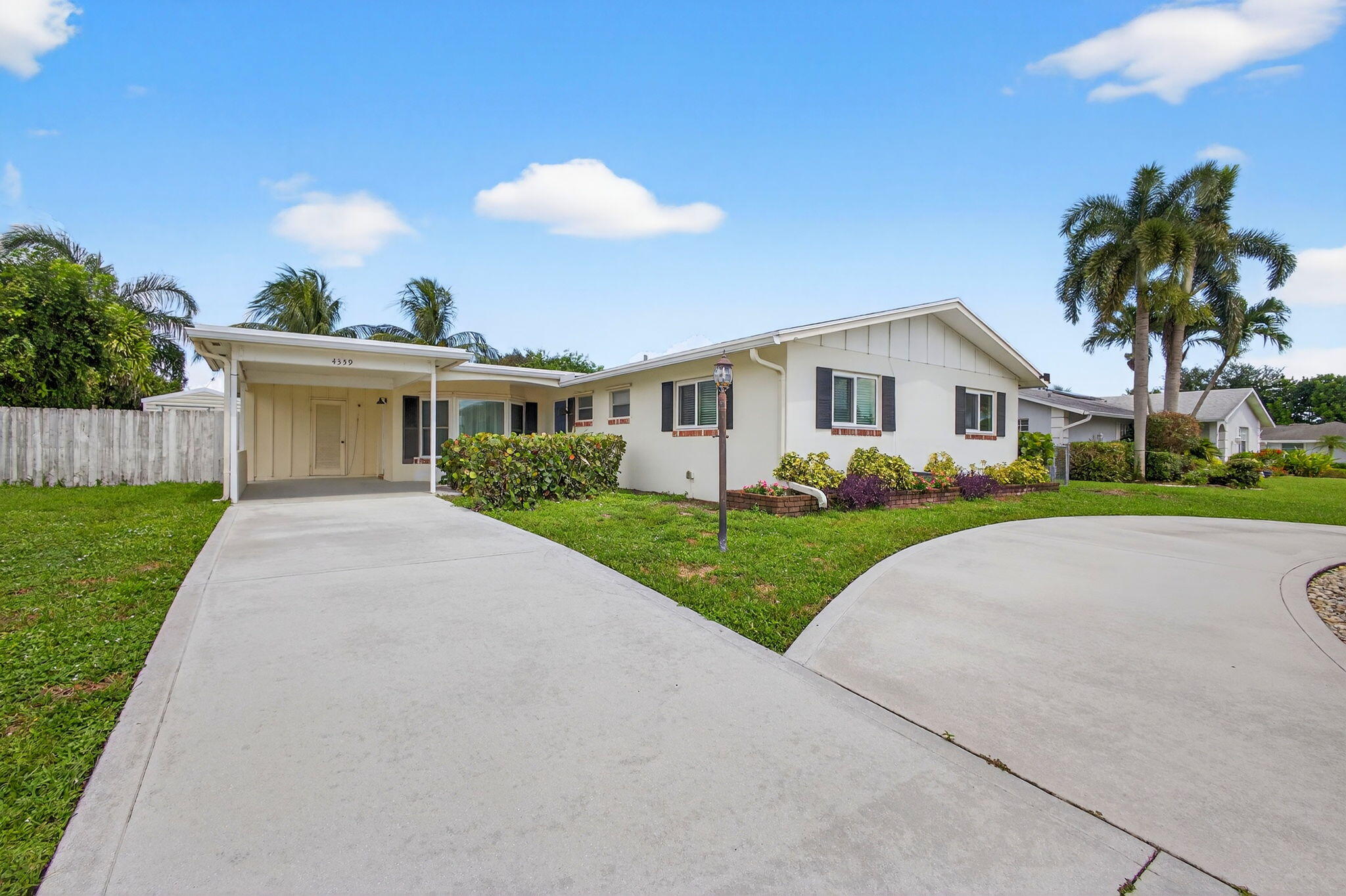 Palm Beach Gardens photo 1