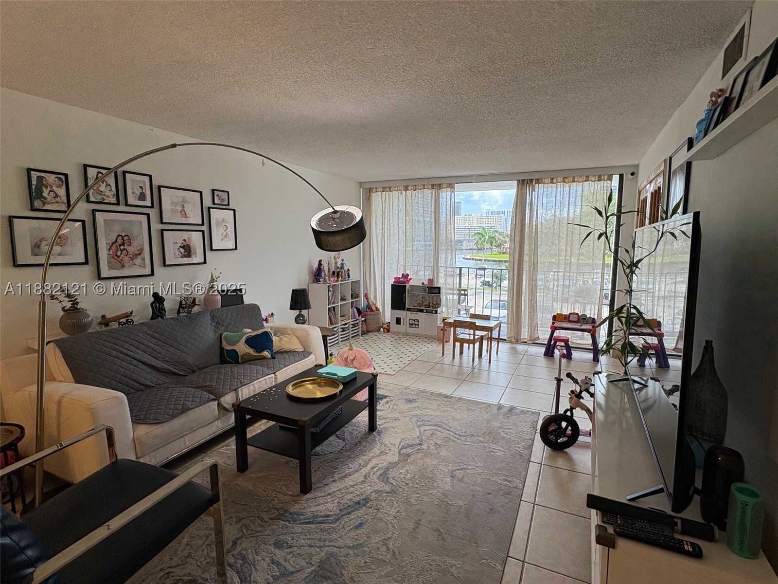 Hallandale Beach photo 2