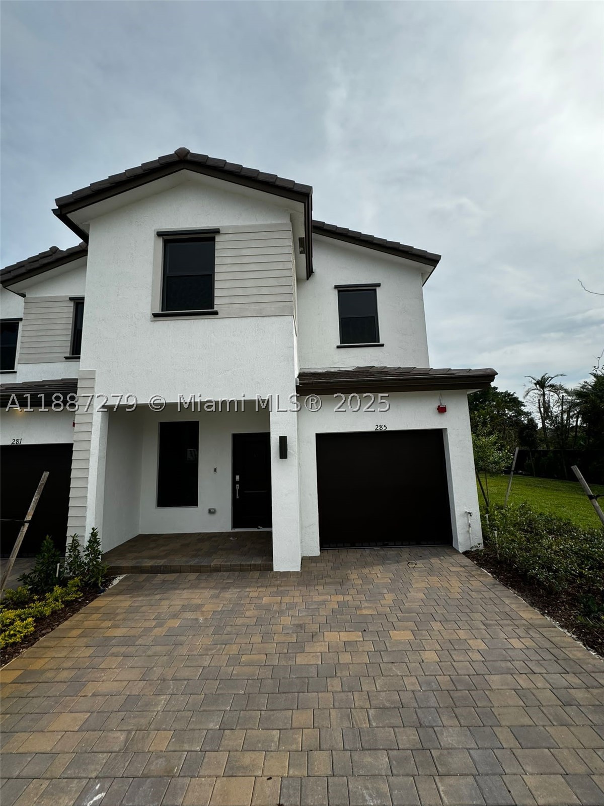 Pembroke Pines photo 2