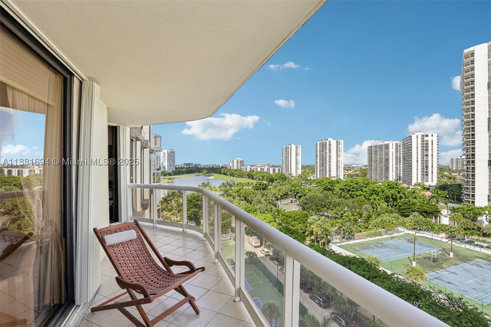 Aventura photo 2