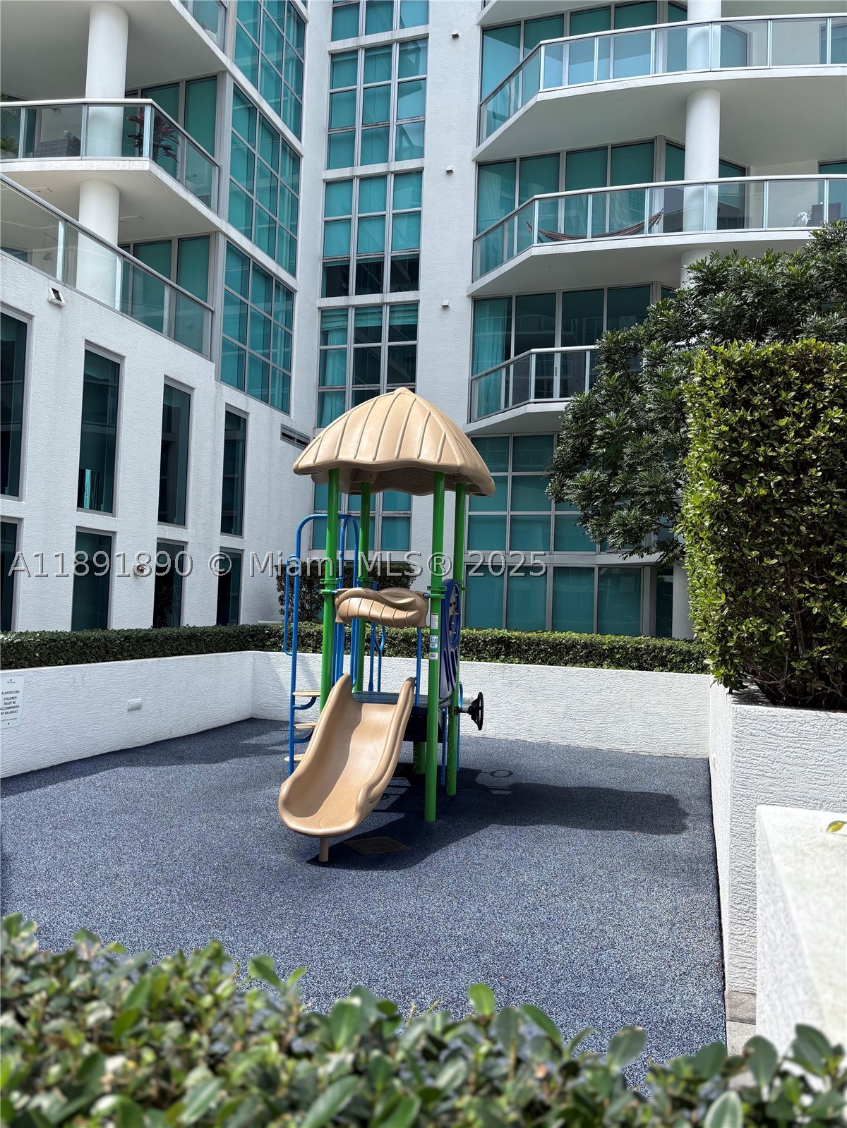 Aventura photo 2